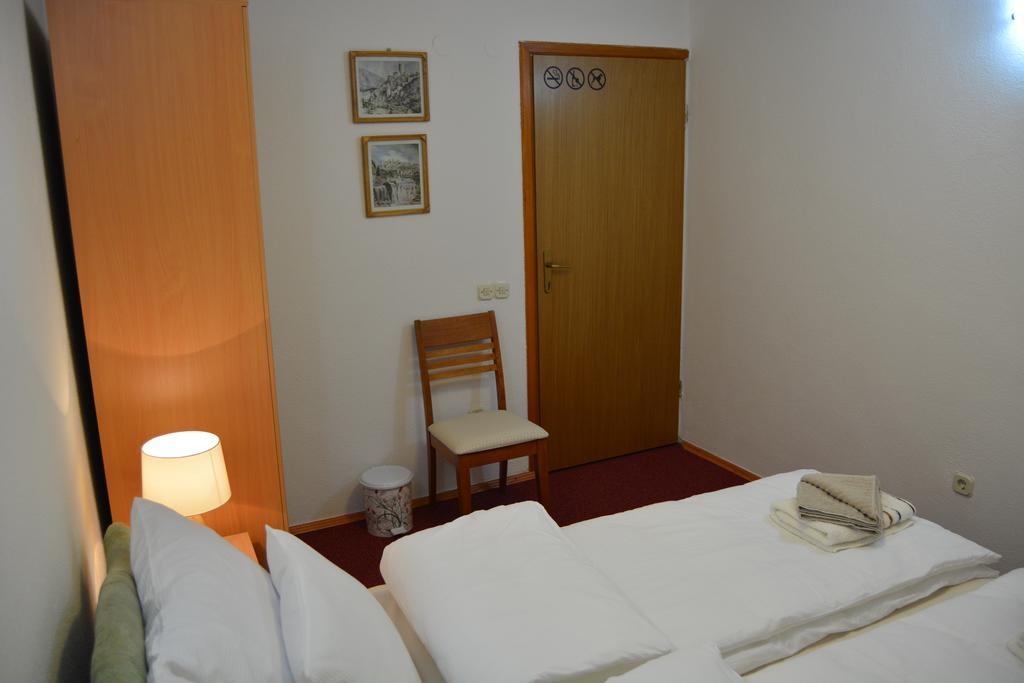 Hostel Denal Sarajevo Ruang foto
